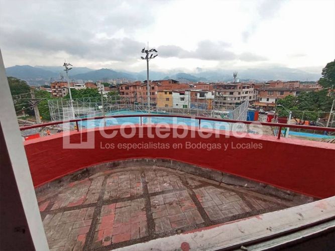 Bodega en arriendo en Trinidad, Medellín, 1900 m² · foto 21 de 23