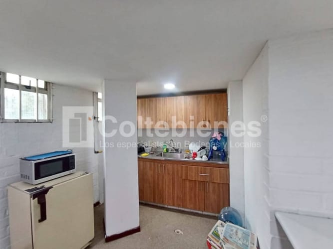 Bodega en venta en Trinidad, Medellín, 1900 m² · foto 5 de 23