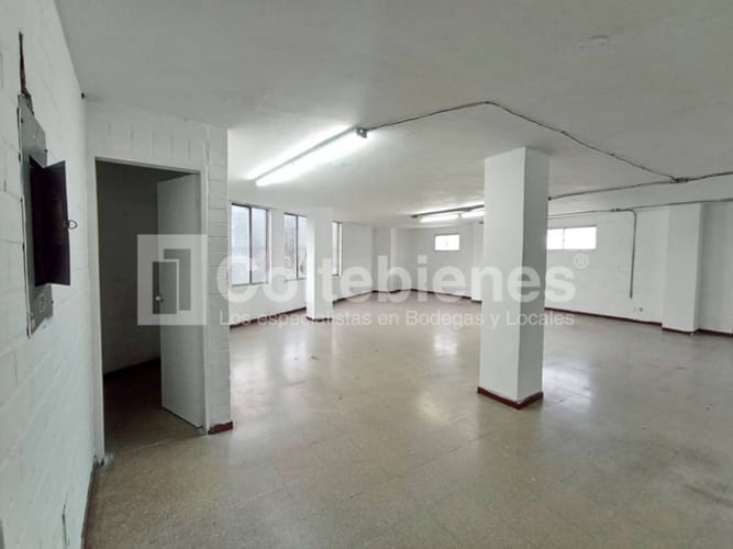 Bodega en venta en Trinidad, Medellín, 1900 m² · foto 7 de 23