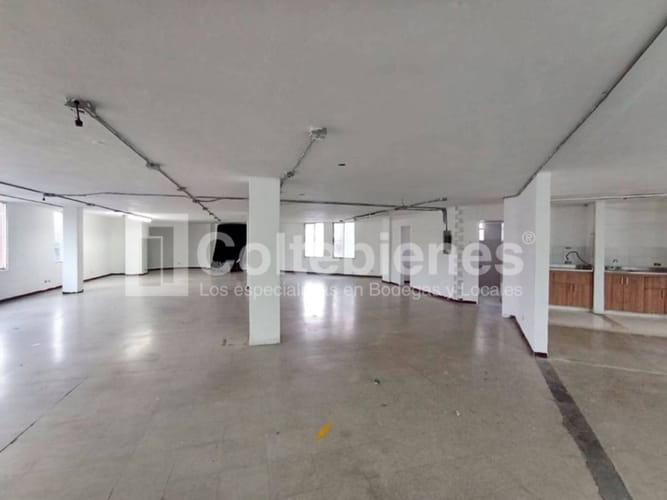 Bodega en venta en Trinidad, Medellín, 1900 m² · foto 8 de 23