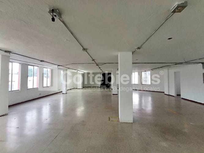 Bodega en venta en Trinidad, Medellín, 1900 m² · foto 9 de 23