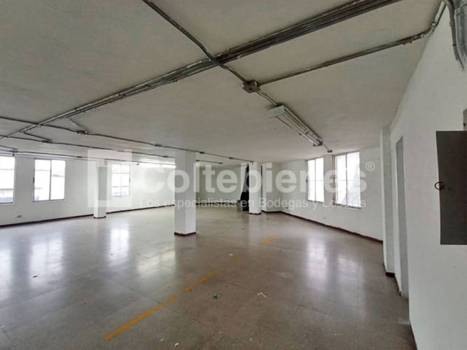 Bodega en venta en Trinidad, Medellín, 1900 m² · foto 12 de 23