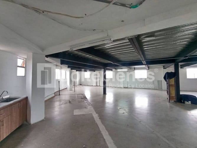 Bodega en venta en Trinidad, Medellín, 1900 m² · foto 14 de 23