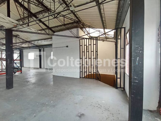Bodega en venta en Trinidad, Medellín, 1900 m² · foto 19 de 23