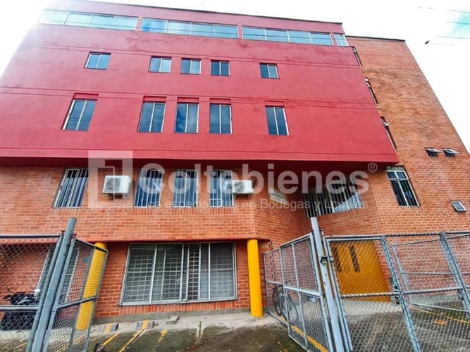 Bodega en venta en Trinidad, Medellín, 1900 m² · foto 22 de 23