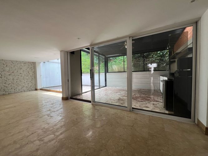 Casa de 4 alcobas en venta en El Poblado, Medellín, 366 m² · foto 2 de 19