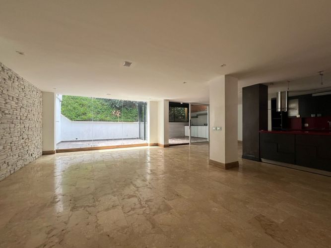 Casa de 4 alcobas en venta en El Poblado, Medellín, 366 m² · foto 3 de 19