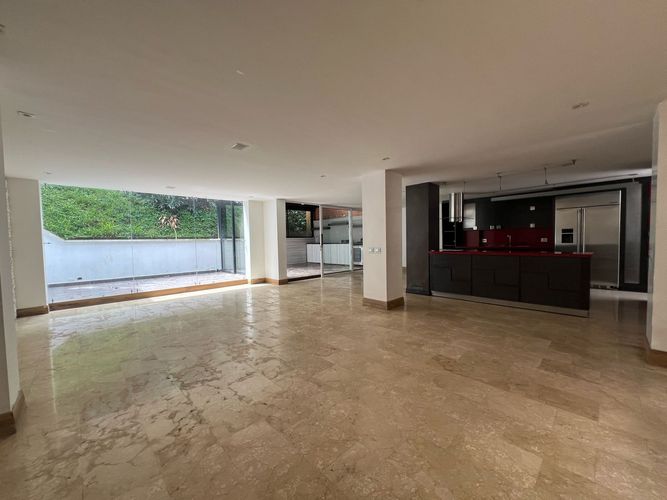 Casa de 4 alcobas en venta en El Poblado, Medellín, 366 m² · foto 5 de 19