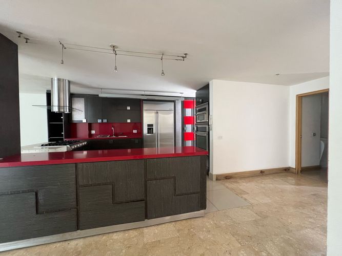 Casa de 4 alcobas en venta en El Poblado, Medellín, 366 m² · foto 10 de 19