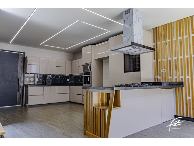 Casa de 3 alcobas en venta en Llano Grande, Rionegro, 205 m² · foto 2 de 24