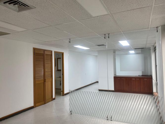 Oficina en arriendo en El Poblado, Medellín, 50 m² · foto 2 de 8