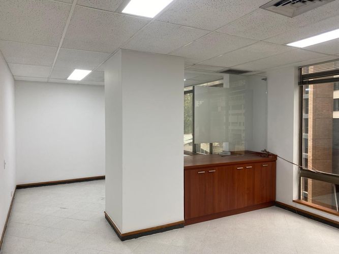 Oficina en arriendo en El Poblado, Medellín, 50 m² · foto 4 de 8
