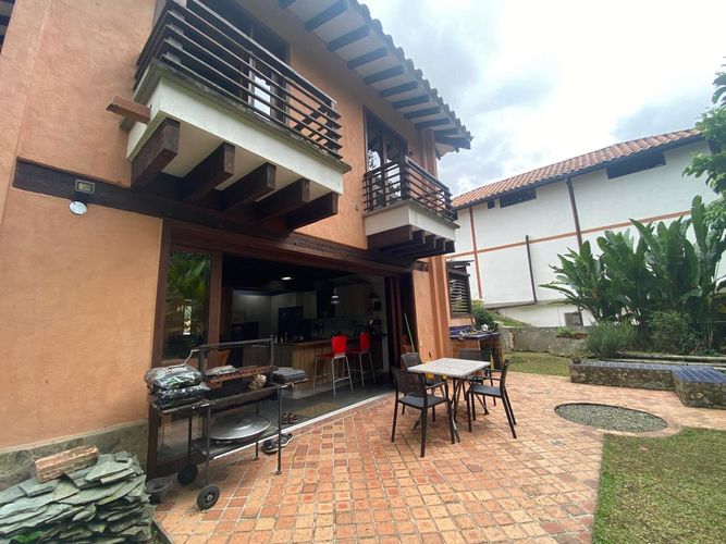 Casa de 5 alcobas en venta en La Aldea, La Estrella, 355 m² · foto 3 de 14