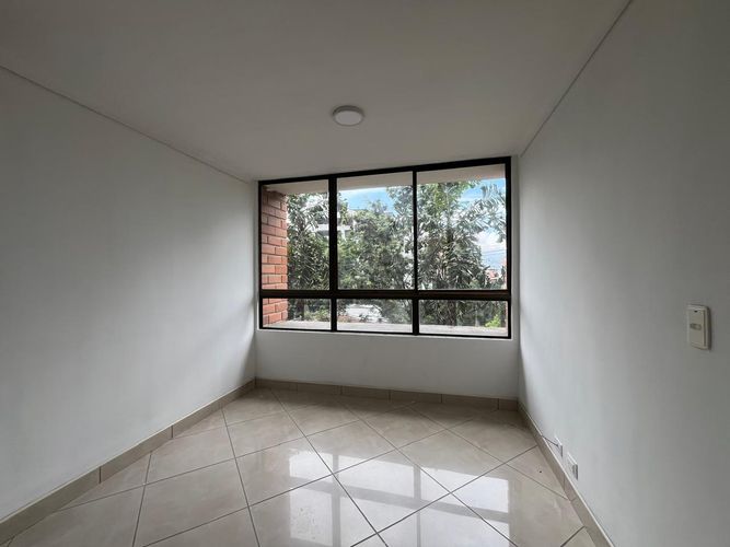 Apartamento de 3 alcobas en arriendo en El Poblado, Medellín, 184 m² · foto 2 de 14