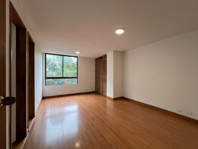 Apartamento de 3 alcobas en arriendo en El Poblado, Medellín, 184 m² · foto 3 de 14
