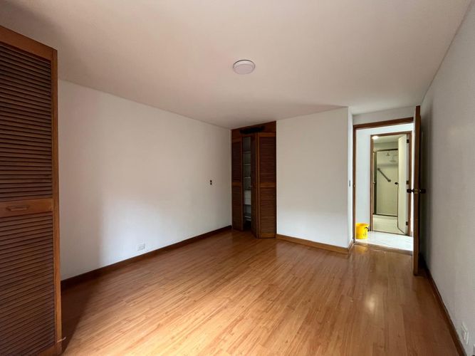 Apartamento de 3 alcobas en arriendo en El Poblado, Medellín, 184 m² · foto 7 de 14