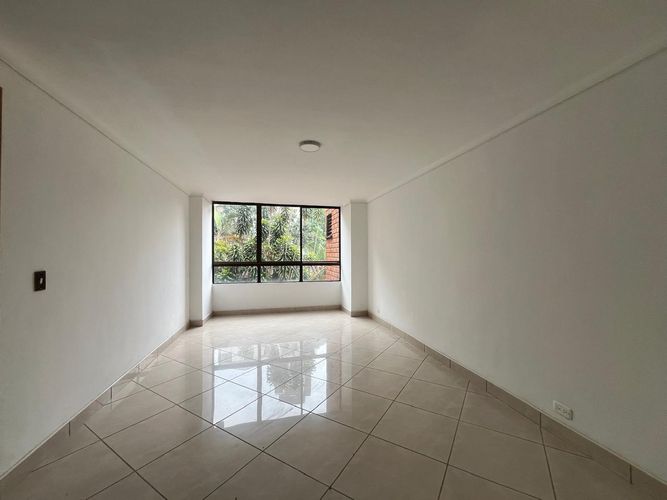 Apartamento de 3 alcobas en arriendo en El Poblado, Medellín, 184 m² · foto 9 de 14