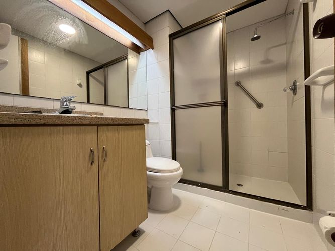Apartamento de 3 alcobas en arriendo en El Poblado, Medellín, 184 m² · foto 11 de 14