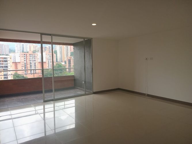 Apartamento de 3 alcobas en arriendo en Cumbres, Envigado, 103 m² · foto 2 de 18