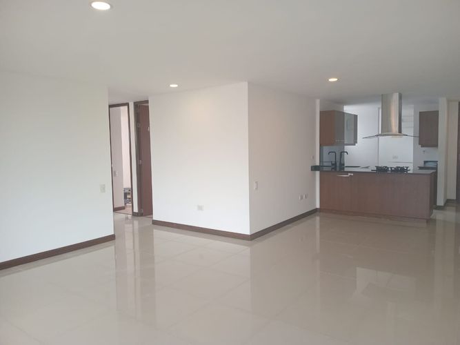 Apartamento de 3 alcobas en arriendo en Cumbres, Envigado, 103 m² · foto 3 de 18