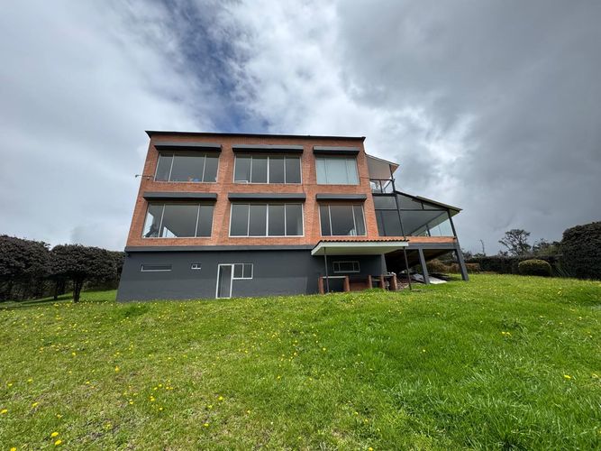 Casa de 4 alcobas en venta en Yerbabuena, Sopó, 442 m² · foto 3 de 21
