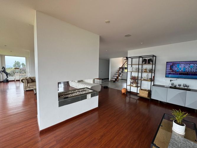Casa de 4 alcobas en venta en Yerbabuena, Sopó, 442 m² · foto 8 de 21