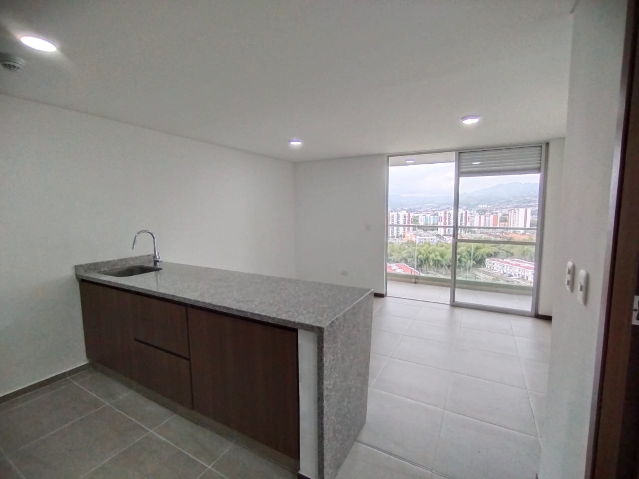 Apartamento en venta en La Macarena, Pereira · foto 2 de 16