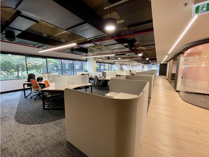 Oficina en arriendo en Milla De Oro, Medellín, 909 m² · foto 2 de 19