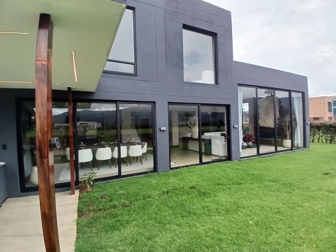 Casa de 5 alcobas en venta en San Jacinto, Chía, 500 m² · foto 2 de 24