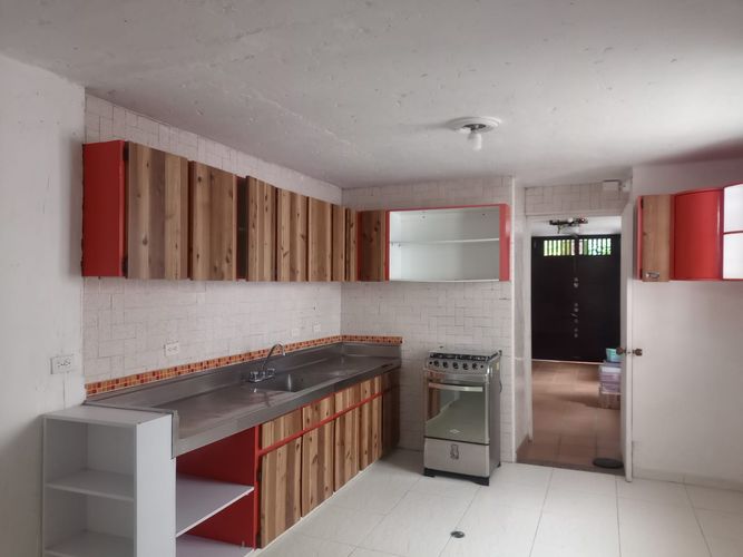 Casa de 6 alcobas en arriendo en El Poblado, Medellín, 520 m² · foto 2 de 20