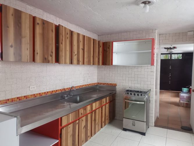 Casa de 6 alcobas en arriendo en El Poblado, Medellín, 520 m² · foto 5 de 20