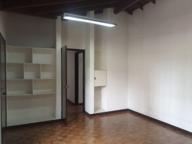 Casa de 6 alcobas en arriendo en El Poblado, Medellín, 520 m² · foto 6 de 20