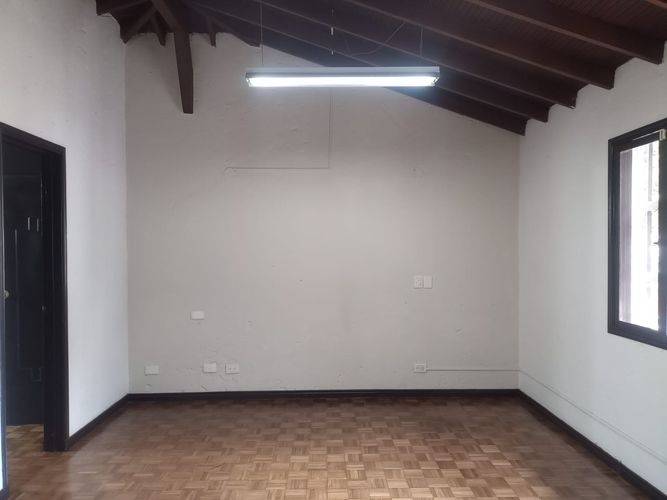 Casa de 6 alcobas en arriendo en El Poblado, Medellín, 520 m² · foto 10 de 20