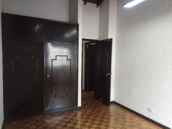 Casa de 6 alcobas en arriendo en El Poblado, Medellín, 520 m² · foto 12 de 20