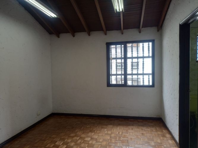 Casa de 6 alcobas en arriendo en El Poblado, Medellín, 520 m² · foto 13 de 20