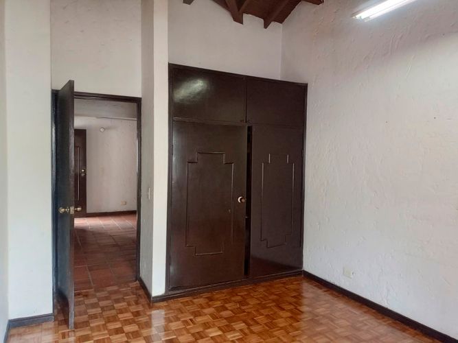 Casa de 6 alcobas en arriendo en El Poblado, Medellín, 520 m² · foto 15 de 20