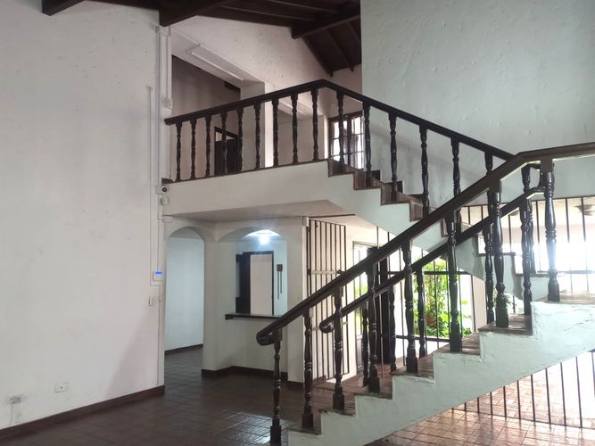 Casa de 6 alcobas en arriendo en El Poblado, Medellín, 520 m² · foto 17 de 20