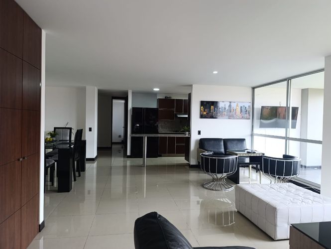 Apartamento de 2 alcobas en arriendo en El Poblado, Medellín, 136 m² · foto 2 de 19