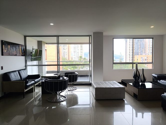Apartamento de 2 alcobas en arriendo en El Poblado, Medellín, 136 m² · foto 3 de 19