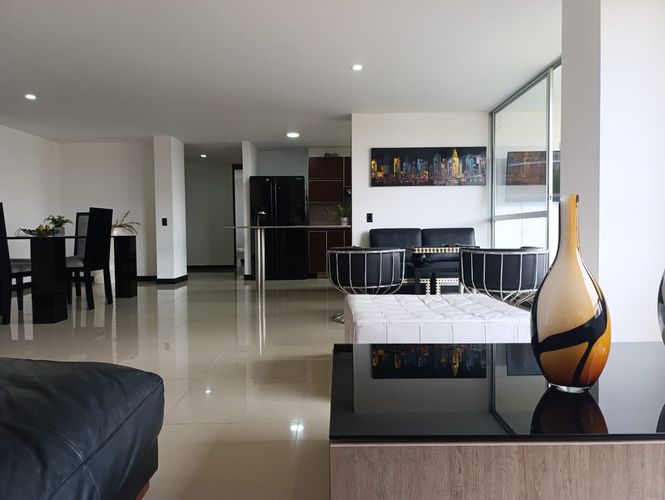 Apartamento de 2 alcobas en arriendo en El Poblado, Medellín, 136 m² · foto 10 de 19