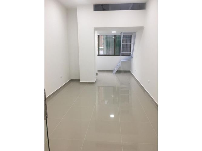 Local en arriendo en La Candelaria, Medellín, 24 m² · foto 2 de 5