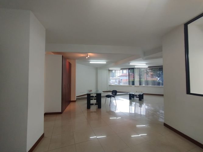 Oficina en arriendo en Pinares, Pereira, 84 m² · foto 2 de 11