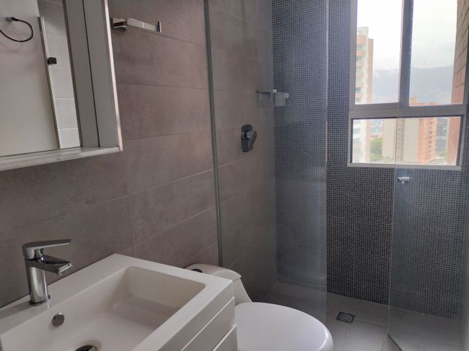 Apartamento de 3 alcobas en arriendo en El Poblado, Medellín, 125 m² · foto 13 de 15