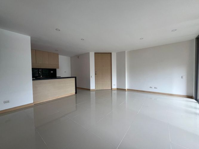 Apartamento de 3 alcobas en arriendo en Loma Del Esmeraldal, Envigado, 87 m² · foto 3 de 18