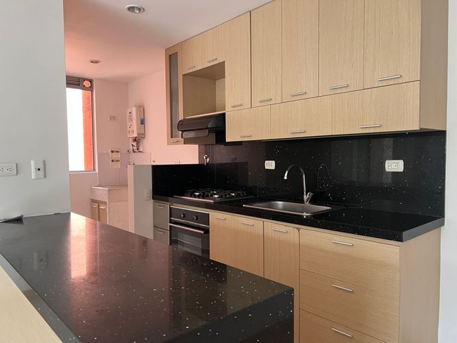 Apartamento de 3 alcobas en arriendo en Loma Del Esmeraldal, Envigado, 87 m² · foto 6 de 18