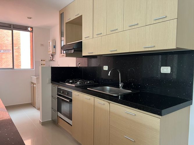 Apartamento de 3 alcobas en arriendo en Loma Del Esmeraldal, Envigado, 87 m² · foto 8 de 18