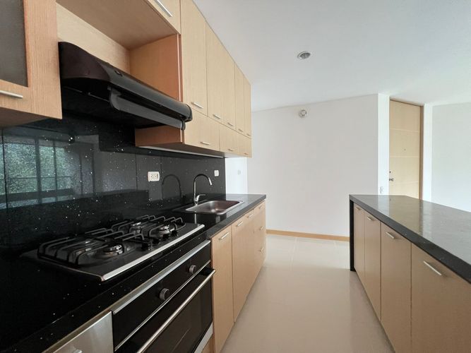 Apartamento de 3 alcobas en arriendo en Loma Del Esmeraldal, Envigado, 87 m² · foto 9 de 18