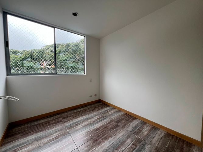 Apartamento de 3 alcobas en arriendo en Loma Del Esmeraldal, Envigado, 87 m² · foto 14 de 18