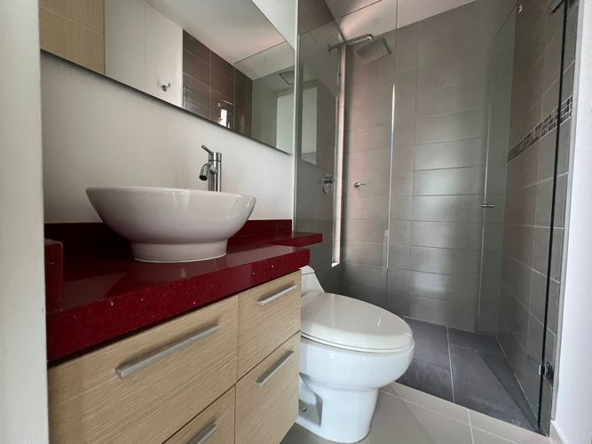 Apartamento de 3 alcobas en arriendo en Loma Del Esmeraldal, Envigado, 87 m² · foto 17 de 18