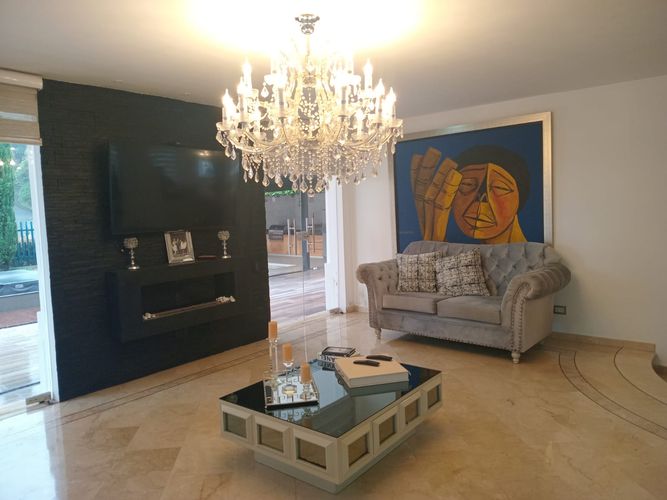 Casa de 4 alcobas en venta en El Poblado, Medellín, 375 m² · foto 2 de 20